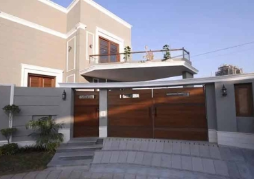 Luxurious 500 Yards Bungalow with Pool & Basement for Sale in DHA Phase 8 Karachi – Brand New & Modern Design